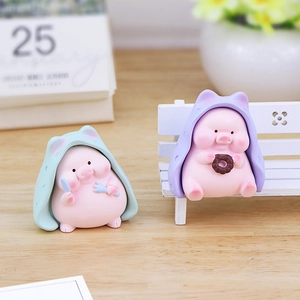 Cute resin pig figurines set with blue and purple hooded capes for desk and car decor