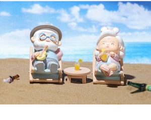 Macro view of elderly couple figurines on beach chairs for home wedding decor