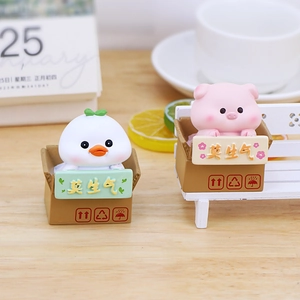 Cute duck and pig resin figurines in boxes for desktop stress relief and car decor