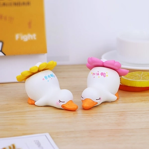Figurines de canard mignonnes pour bureau avec texte motivant et décoration florale