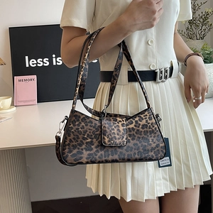Leopard print underarm shoulder bag with flap closure and double straps in vintage style