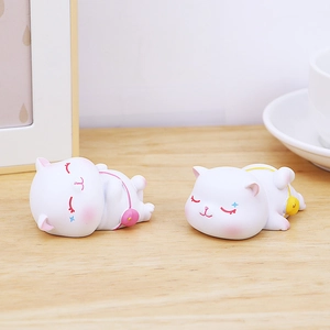 Lot de deux figurines de chats mignons endormis en résine pour décoration de bureau