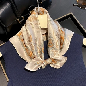 Pure Mulberry Satin Square Scarf Paisley Print Elegant Retro Neck Wrap For Women With Artificial Pearl Buckle