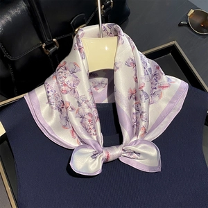 Foulard Carré En Satin De Mûrier Élégant Avec Imprimé Papillon À La Mode Carré De Cou Polyvalent Pour Femmes Chic
