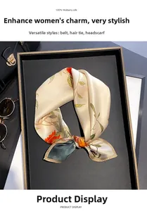 Detailansicht eines Seidenschals aus 100% Maulbeerseide mit Granatapfel-Blumenmuster