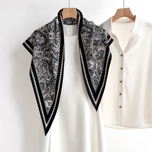 Retro Paisley Triangle Scarf Satiny Polyester Neck Wrap French Style Printed Headband For Women