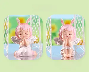 Détail des figurines Annie pour gâteaux avec oreilles de lapin roses et ailes de perles