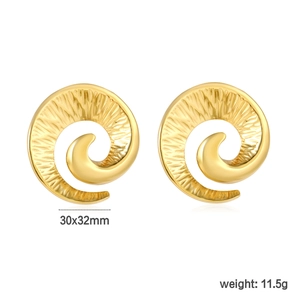 Unieke spiraal oorbellen verguld met 18K goud en getextureerde afwerking van 30x32mm