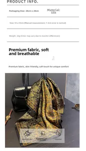 Détail d'un foulard carré en soie avec motif cachemire doré posé sur un sac à main noir