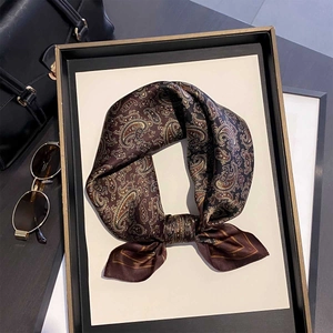 Carré de soie 53cm en 100% soie de mûrier avec motifs paisley vintage couleur bronze
