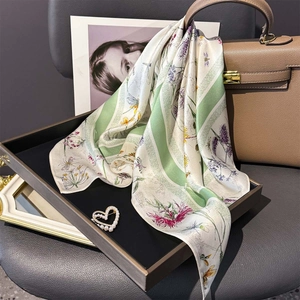 Carré En Satin De Mûrier Rétro Français Imprimé Floral Libellé Foulard De Cou Accessoire Élégant Femme
