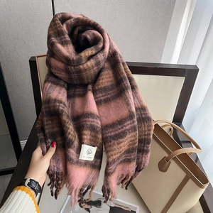 Thick houndstooth scarf with tassels in pink and brown tones for winter warmth