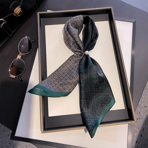 Retro 100% silk twilly scarf with geometric print and elegant pearl buckle accessory