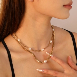 Collier double rang en acier inoxydable plaqué or 18K orné de perles d'eau douce