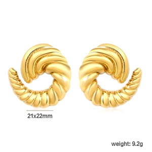 Macro detail of gold spiral twist earrings showing 21x22mm dimensions and 9.2g weight