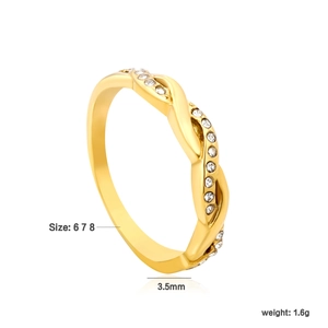 Detailed view of 18K gold twisted ring with 3.5mm width and cubic zirconia stones