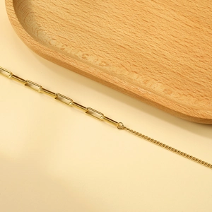 Tobillera de acero inoxidable bañada en oro de 18K con eslabones de clip y cadena de bordillo