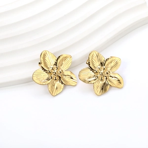 Elegant gold peach blossom stud earrings featuring a minimalist 5-petal floral design