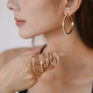 Créoles En Acier Inoxydable Avec Strass Plaqué Or 18K Bijoux Circulaires Minimalistes Pour Femmes