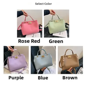 Collage de sacs à main en cuir montrant les options magenta, vert, violet, bleu et brun