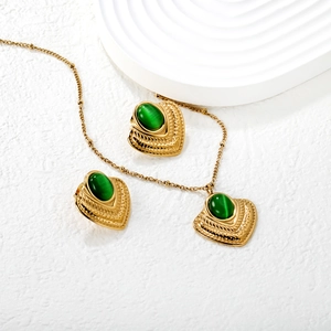 Gold stainless steel heart jewelry set with green cat eye stone and dot texture