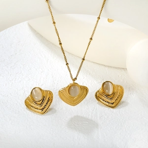 Vintage gold jewelry set with fan-shaped cat eye stone necklace and stud earrings