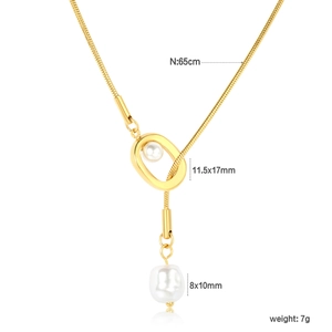 Détail du collier chaîne serpent dorée de 65cm avec perle et dimensions de taille
