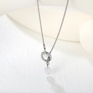 Collier élégant en acier inoxydable argenté avec pendentif perle ronde et anneau