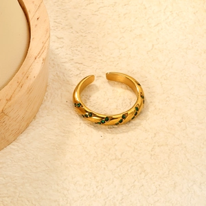 French vintage style gold stainless steel twisted ring with emerald green stones
