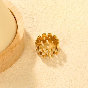 Detail of 18K gold plated hollow mesh ring featuring a square white zircon stone