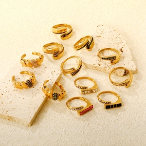French vintage gold emerald rings set with irregular crystal inlay on stone