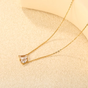 Minimalistische 18K vergoldete Halskette mit herzförmigem Zirkonia-Wassertropfen-Anhänger