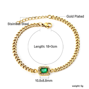 Détail macro du bracelet émeraude plaqué or avec zircon blanc et dimensions du bijou