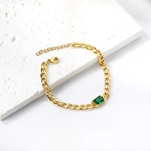Bracelet chaîne gourmette en acier doré avec une pierre précieuse rectangle vert émeraude