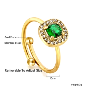 Détail de la bague émeraude ajustable plaquée or avec cristaux et dimensions de taille