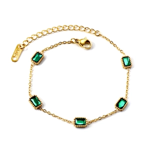 Bracelet tennis plaqué or 18 carats avec cinq pierres vertes émeraude et fermoir mousqueton