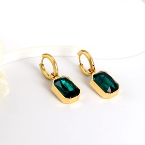 Fashionable gold-plated stainless steel earrings with emerald green rectangular crystals