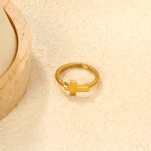 Classic vintage 18K gold plated stainless steel twisted ring with cross design