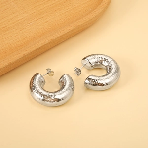 Orecchini a cerchio a C stile francese con trama martellata vintage in argento liscio