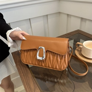 Fashion Quilted Pleated Women PU Leather Crossbody Bag With Silver Metal Buckle Simple Daily Solid Color Shoulder Bag