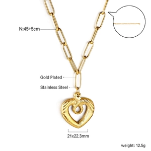 Detail of 18K gold plated stainless steel heart necklace showing dimensions and chain links