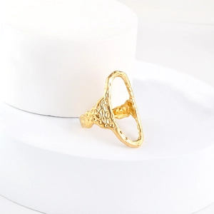 Bague minimaliste en acier inoxydable plaqué or 18K avec texture métal martelé
