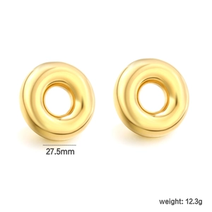 Detailed view of 27.5mm gold-plated hoop earrings with polished mirror finish weighing 12.3g