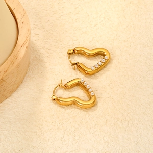 Boucles d'oreilles créoles cœur dorées de style français avec petites perles et or 18K