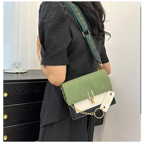 Detail of tricolor crossbody bag with wide patterned strap and gold metal clasp