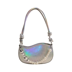 Sac bandoulière Y2K en PU argent holographique avec bord ondulé et chaîne perle