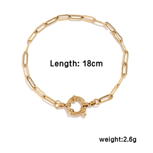 Detail of 18cm gold paperclip chain bracelet with round spring clasp and size specs