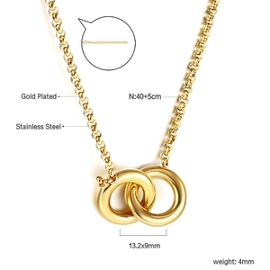 Détail du collier à double anneau en acier inoxydable plaqué or avec chaîne 40+5cm