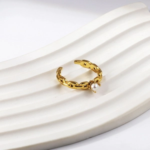 Detail of 18K gold stainless steel chain ring featuring a round faux pearl accent