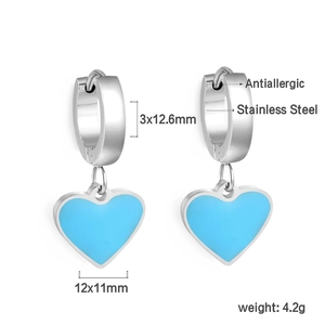 Spécifications détaillées des boucles d'oreilles cœur bleu en acier inoxydable